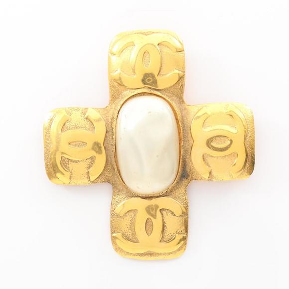 CHANEL Gold Pearl Logo Brooch - Picture 1 of 6